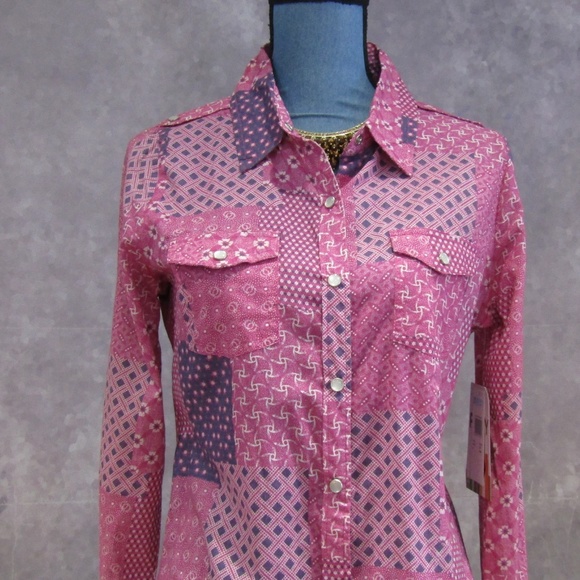 NEW Roxy Pink Handkerchief Print Snap Shirt Size M - Picture 2 of 7